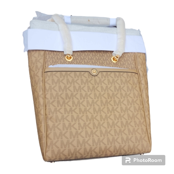 TODAY ONLY! NWT, Michael Kors Blaire Large Logo Tote Bag - Picture 4 of 7